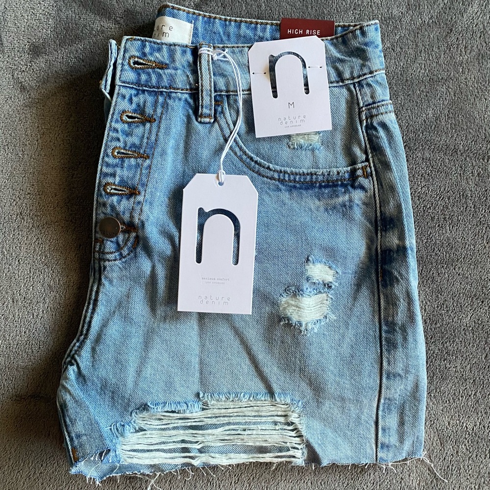 Brand NEW high wasted jean shorts with distressing. Size medium. Clad and Cloth